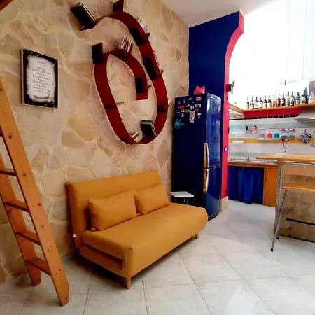 דירה Rainbow House בארי